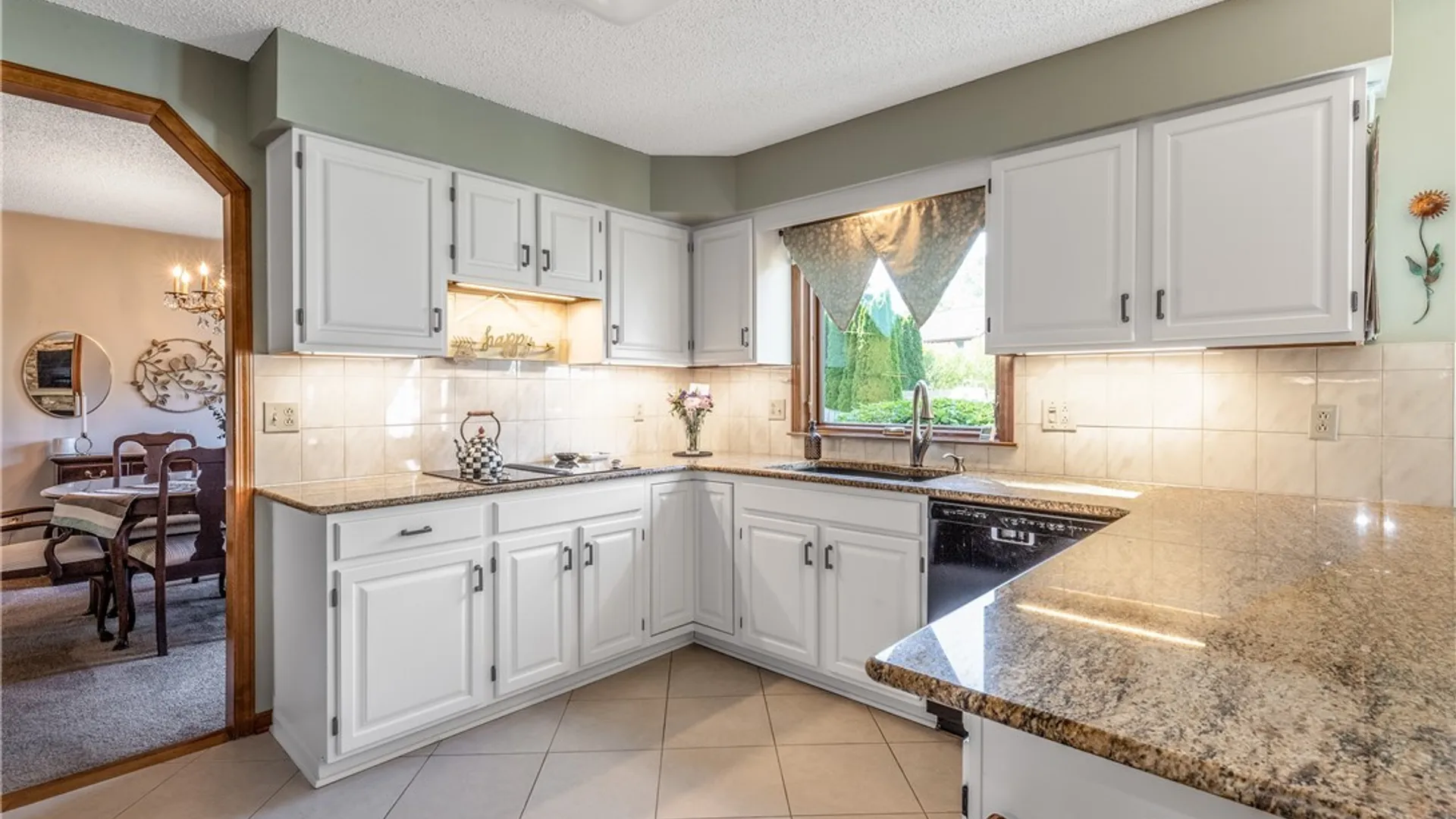 Property at 153 Londonderry Lane, Amherst, NY 14068 14