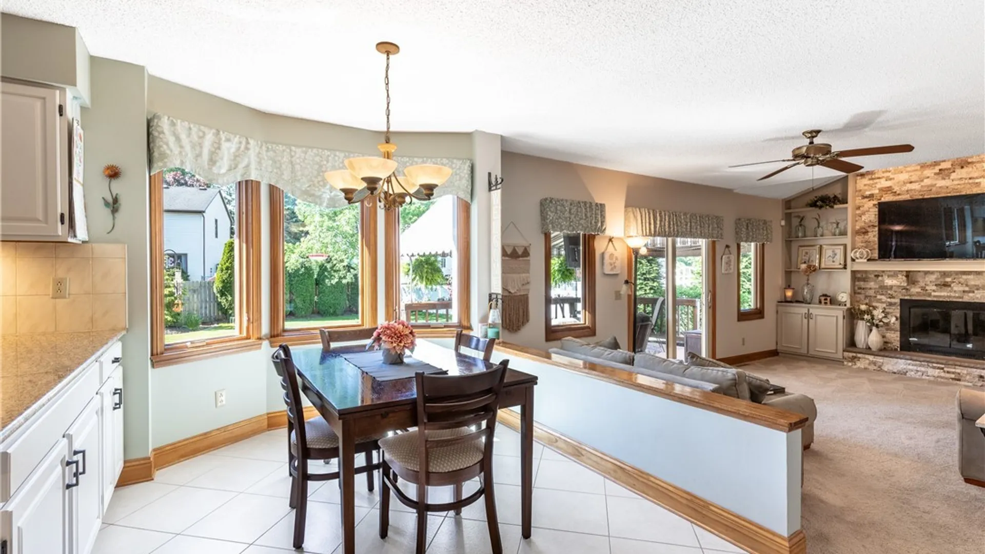 Property at 153 Londonderry Lane, Amherst, NY 14068 16