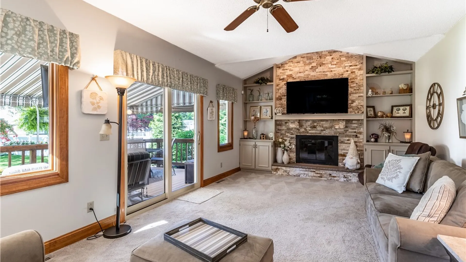 Property at 153 Londonderry Lane, Amherst, NY 14068 17
