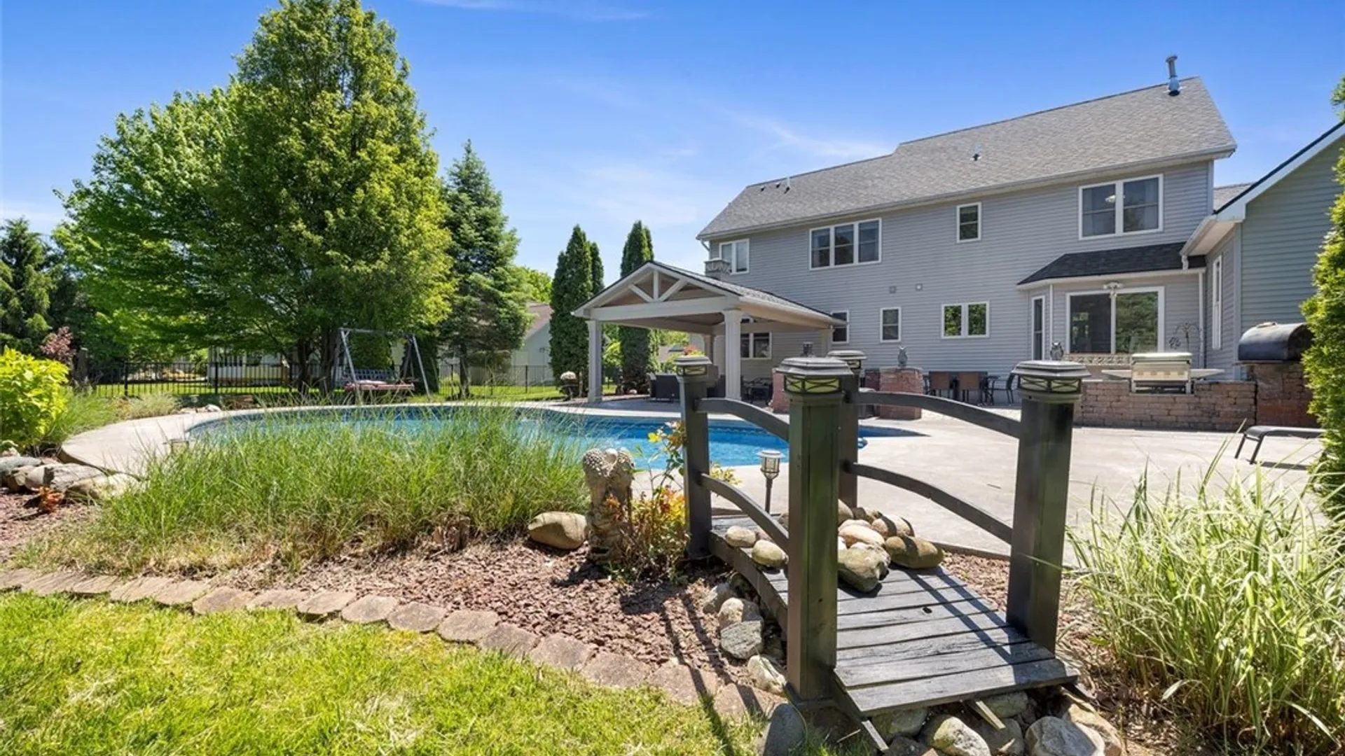 Property at 746 Hailey Dr, Webster, NY 14580 44