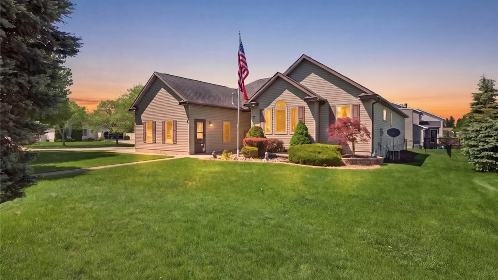 Property at 2 Cobblestone Court, Lancaster, NY 14086 2
