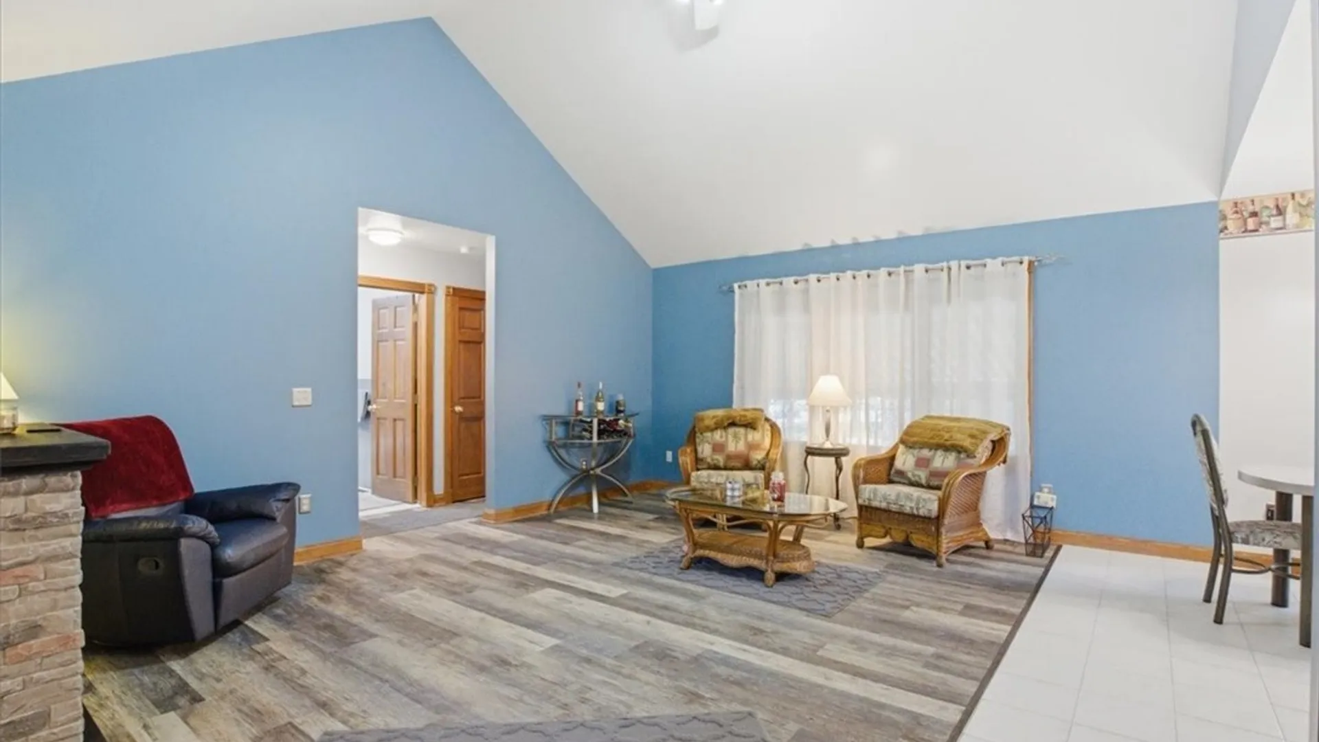 Property at 2 Cobblestone Court, Lancaster, NY 14086 3