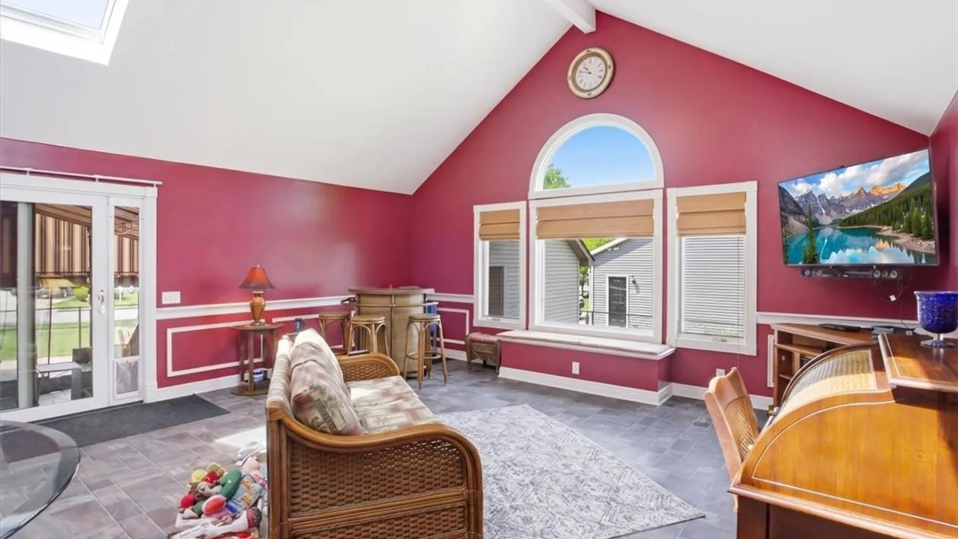 Property at 2 Cobblestone Court, Lancaster, NY 14086 4