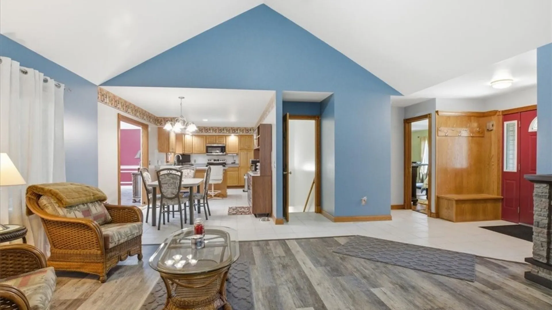 Property at 2 Cobblestone Court, Lancaster, NY 14086 9