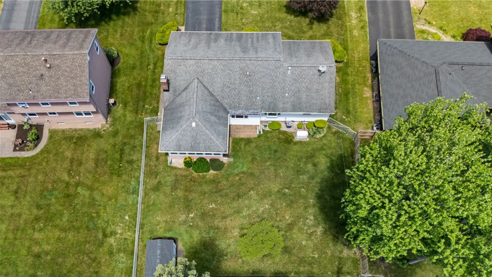 Property at 242 Yarkerdale Drive, Greece, NY 14615 44