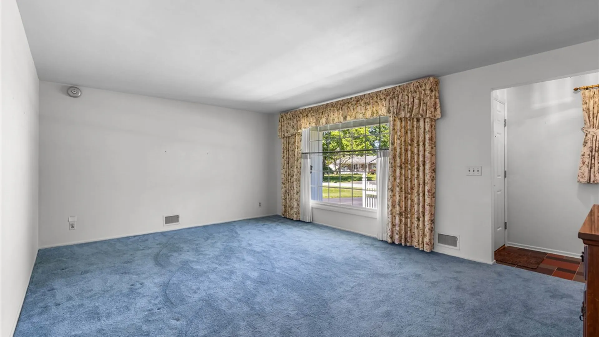 Property at 242 Yarkerdale Drive, Greece, NY 14615 7