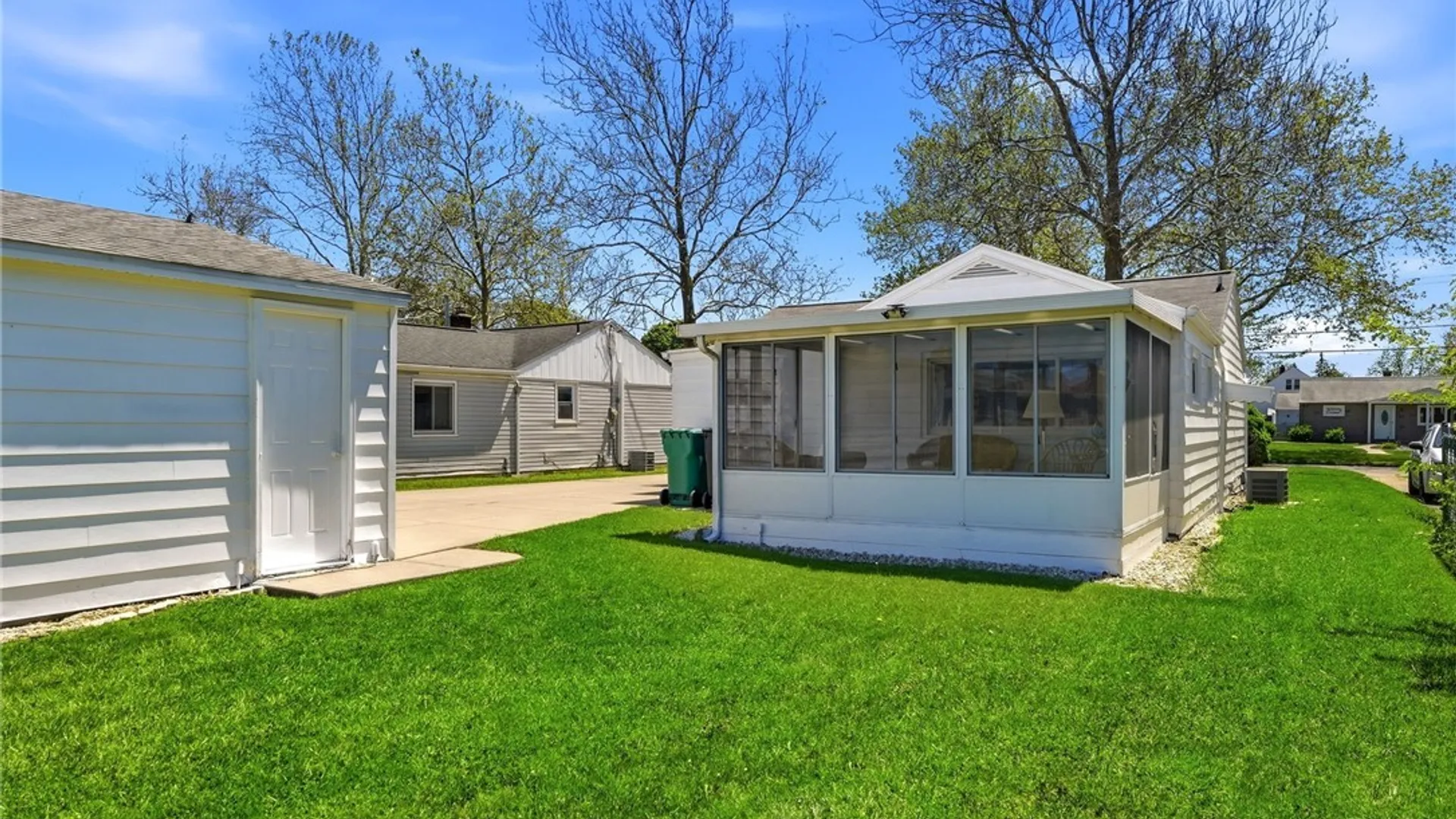 Property at 6906 Lindbergh Avenue, Niagara Falls, NY 14304 27