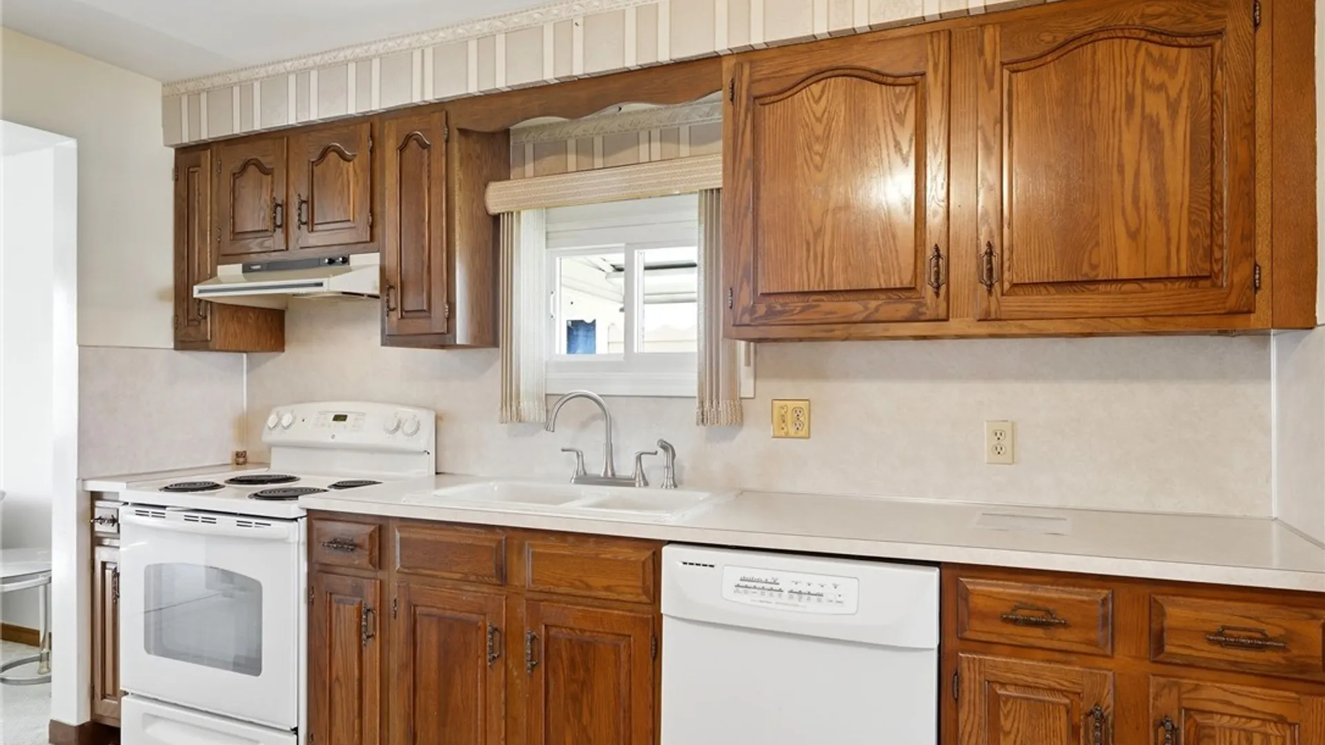 Property at 6906 Lindbergh Avenue, Niagara Falls, NY 14304 8