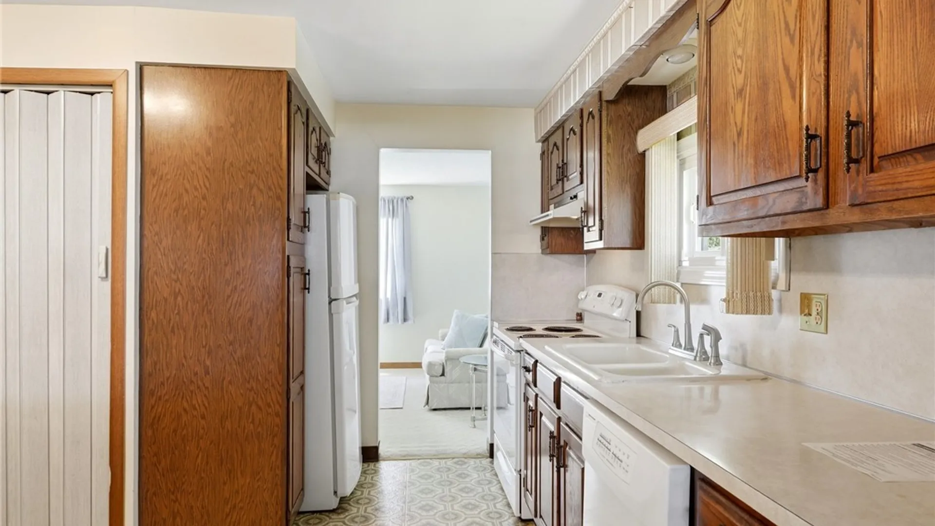 Property at 6906 Lindbergh Avenue, Niagara Falls, NY 14304 9