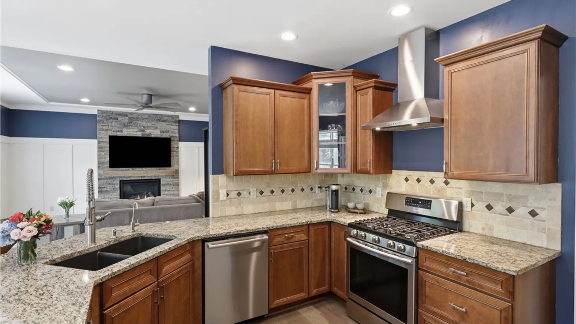 Property at 6 Fernstone Lane, Penfield, NY 14526 13