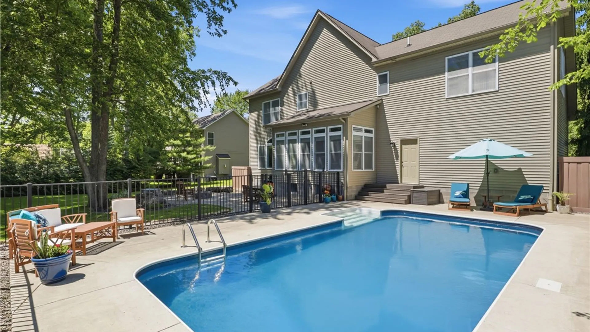 Property at 6 Fernstone Lane, Penfield, NY 14526 40