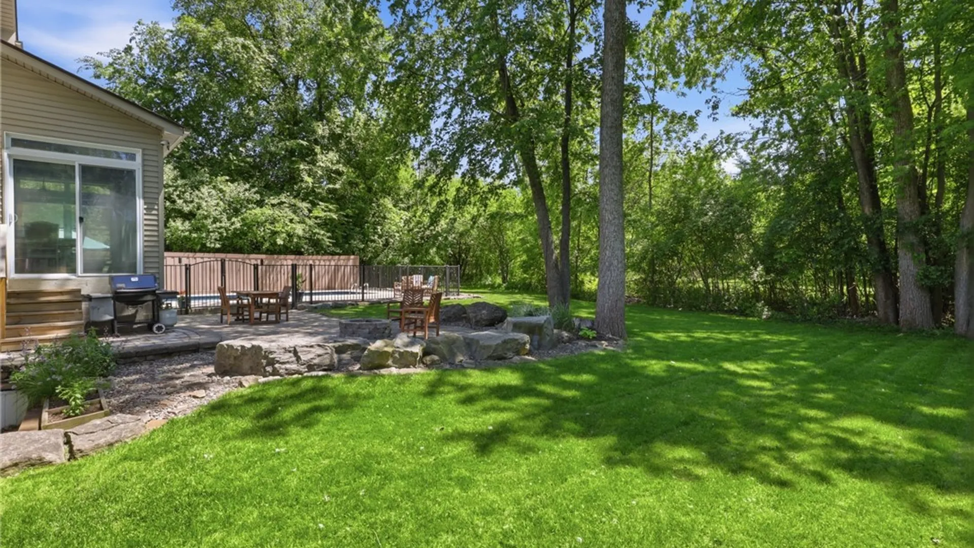 Property at 6 Fernstone Lane, Penfield, NY 14526 41