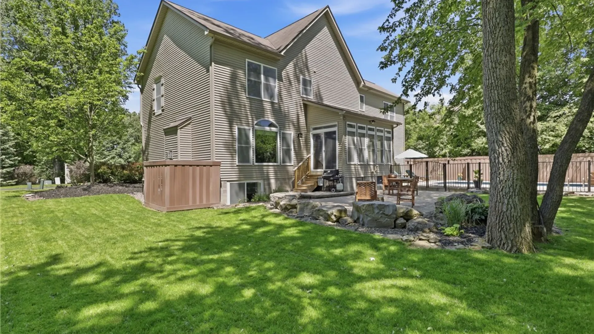 Property at 6 Fernstone Lane, Penfield, NY 14526 42
