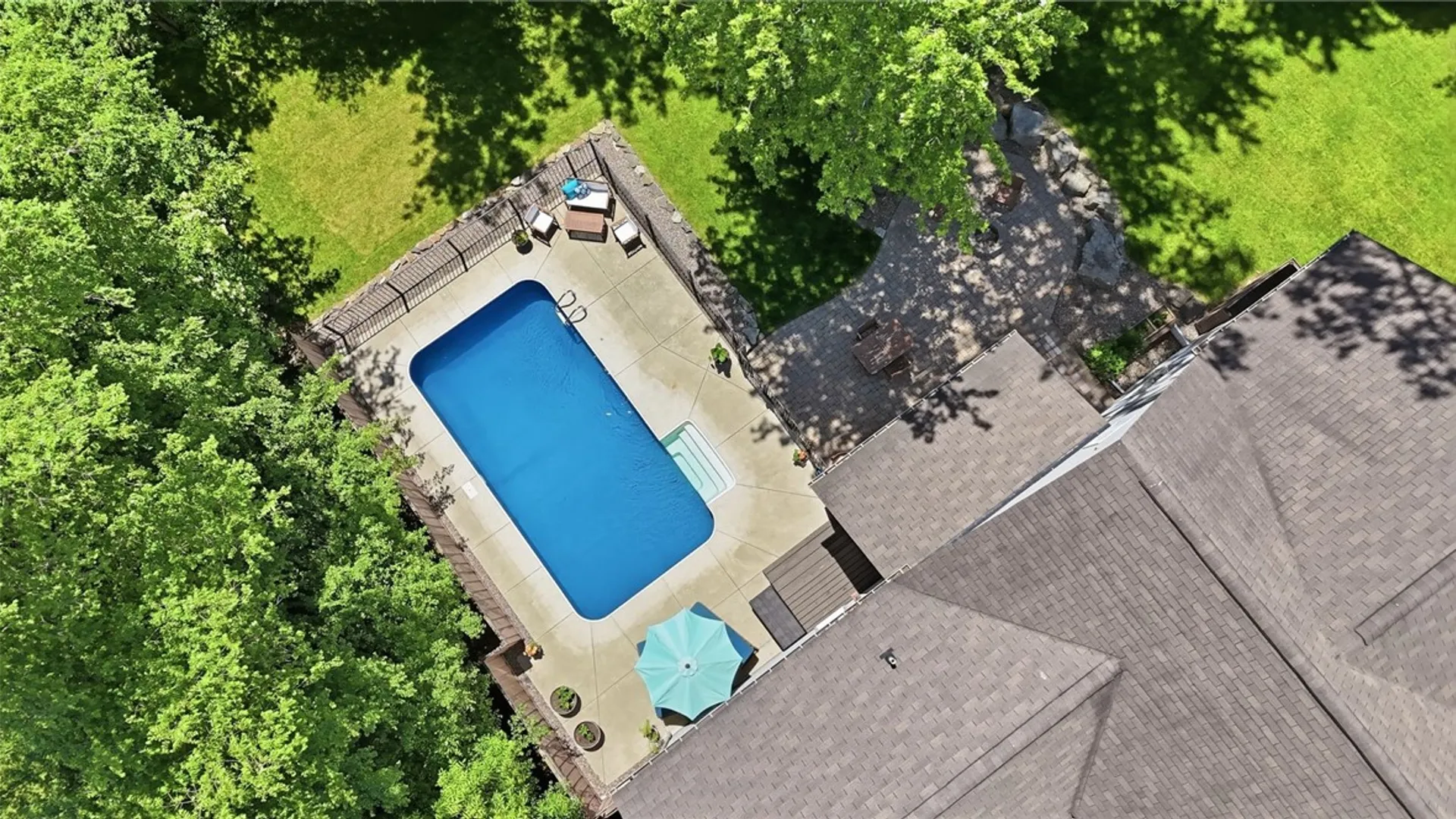 Property at 6 Fernstone Lane, Penfield, NY 14526 48