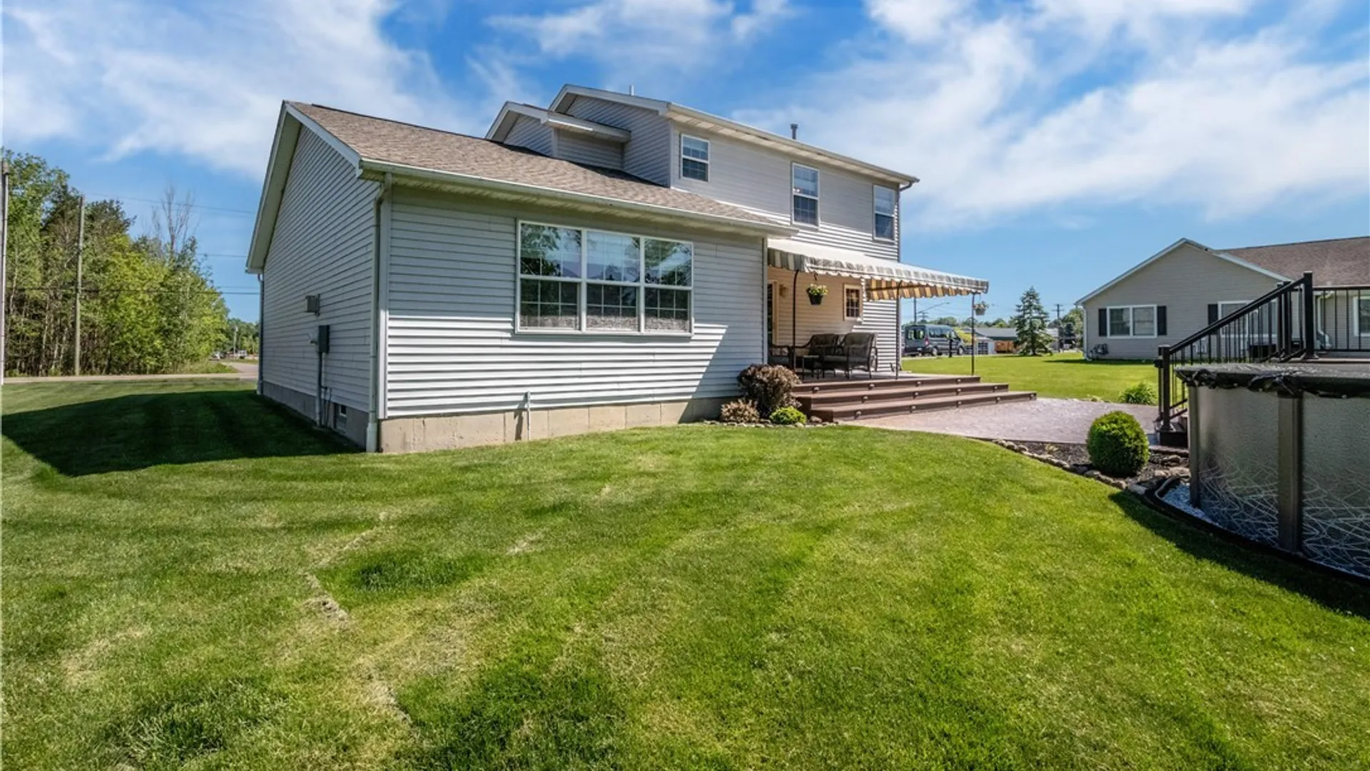 Property at 3715 Lakeview Road, Hamburg, NY 14075 4