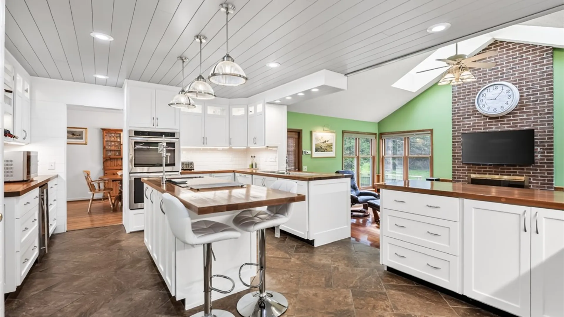 Property at 5 Fresh Meadow Run, Perinton, NY 14526 11