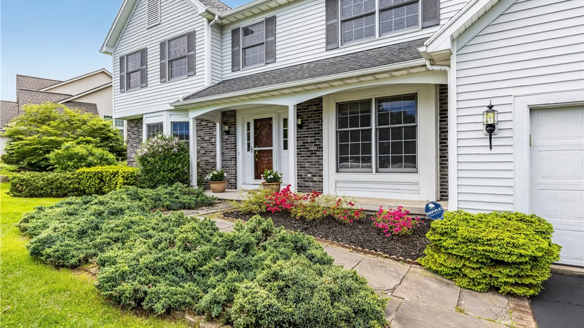 Property at 5 Fresh Meadow Run, Perinton, NY 14526 2