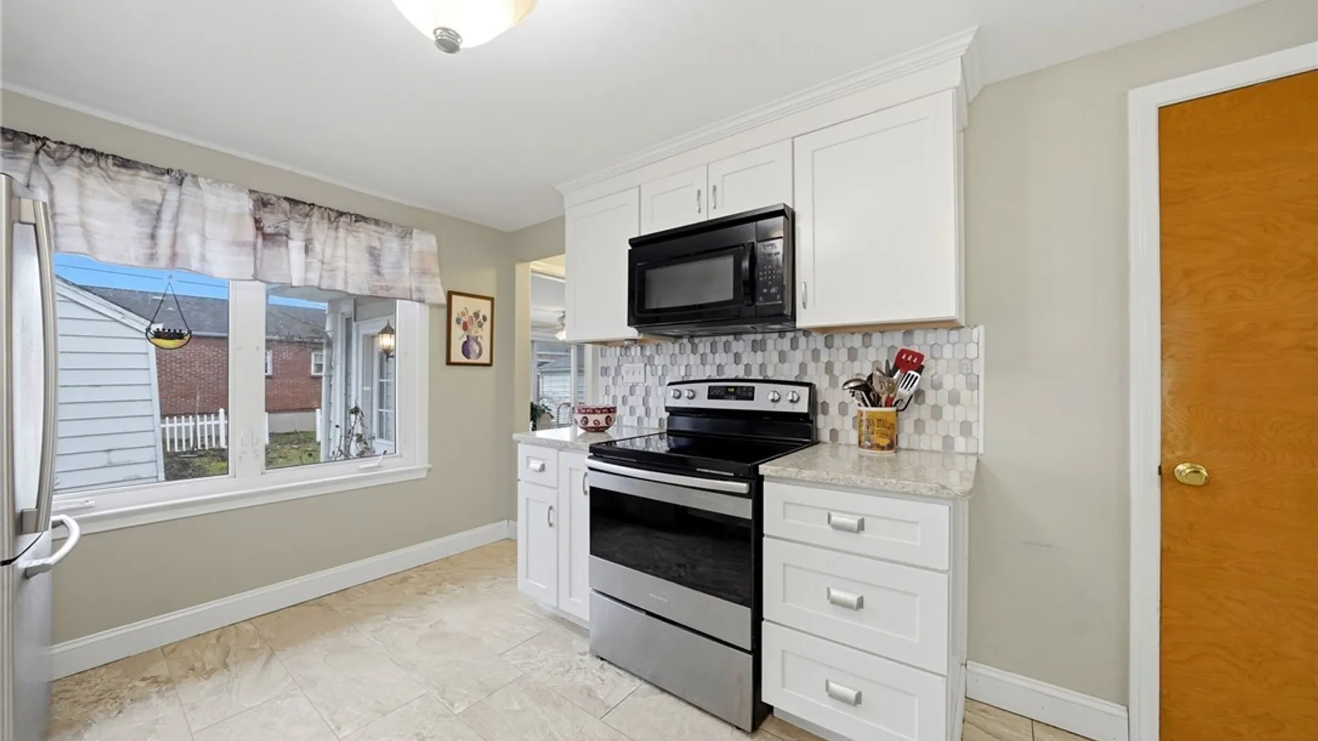 Property at 87 Gardenwood Lane, Tonawanda, NY 14223 10