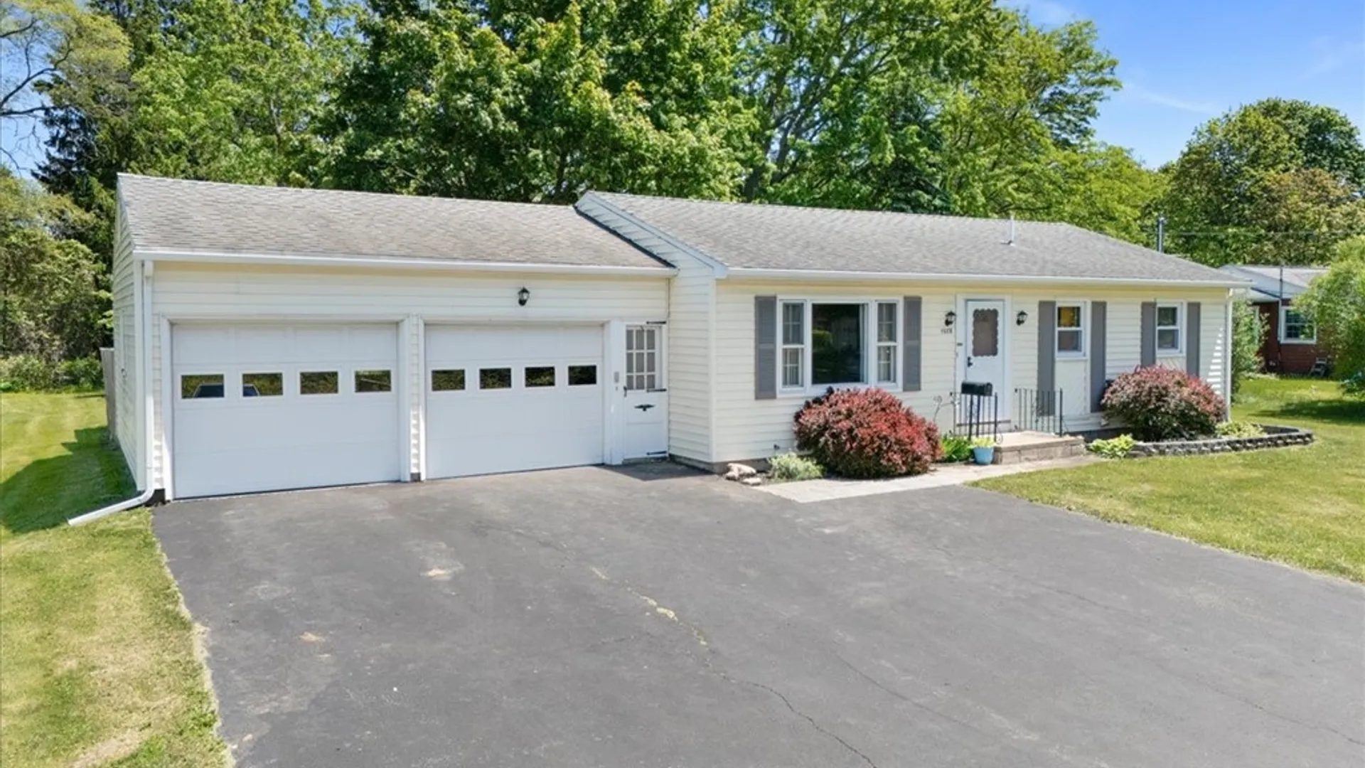 Property at 1078 Five Mile Line Road, Webster, NY 14580 2