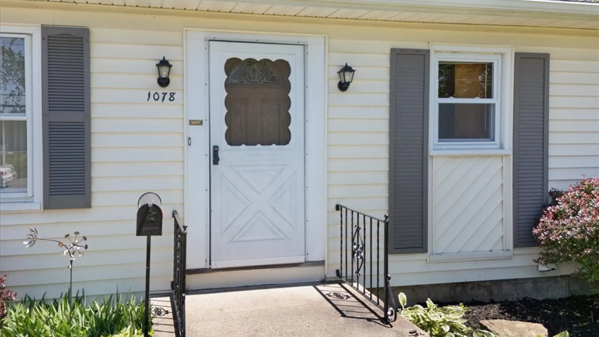 Property at 1078 Five Mile Line Road, Webster, NY 14580 7