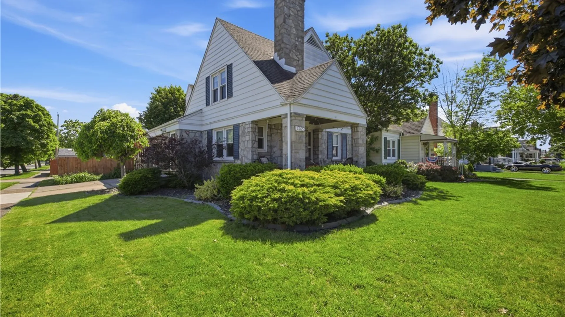 Property at 2965 Cleveland Avenue, Niagara Falls, NY 14305 3