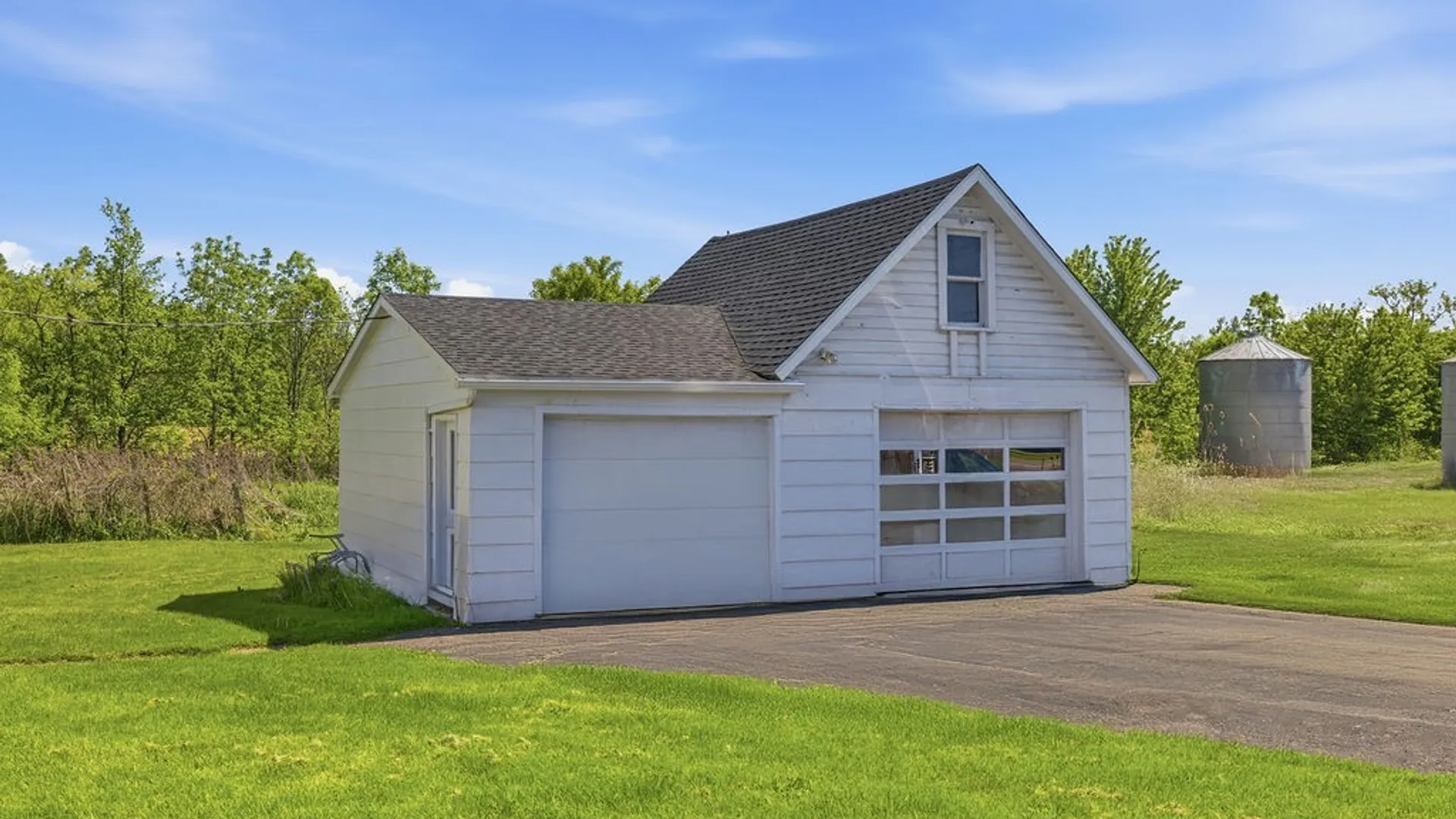 Property at 2212 Cayuga Drive Extension, Wheatfield, NY 14304 5