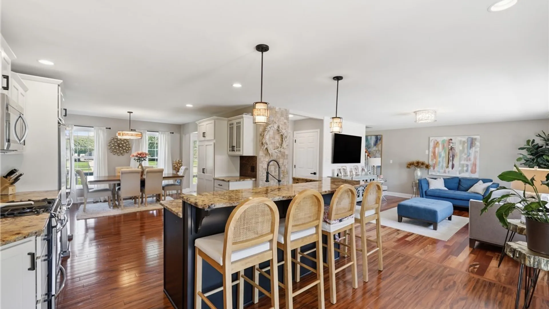 Property at 10 Island Park Circle, Grand Island, NY 14072 11