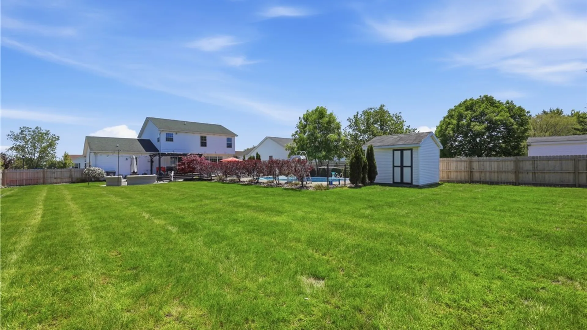 Property at 10 Island Park Circle, Grand Island, NY 14072 43