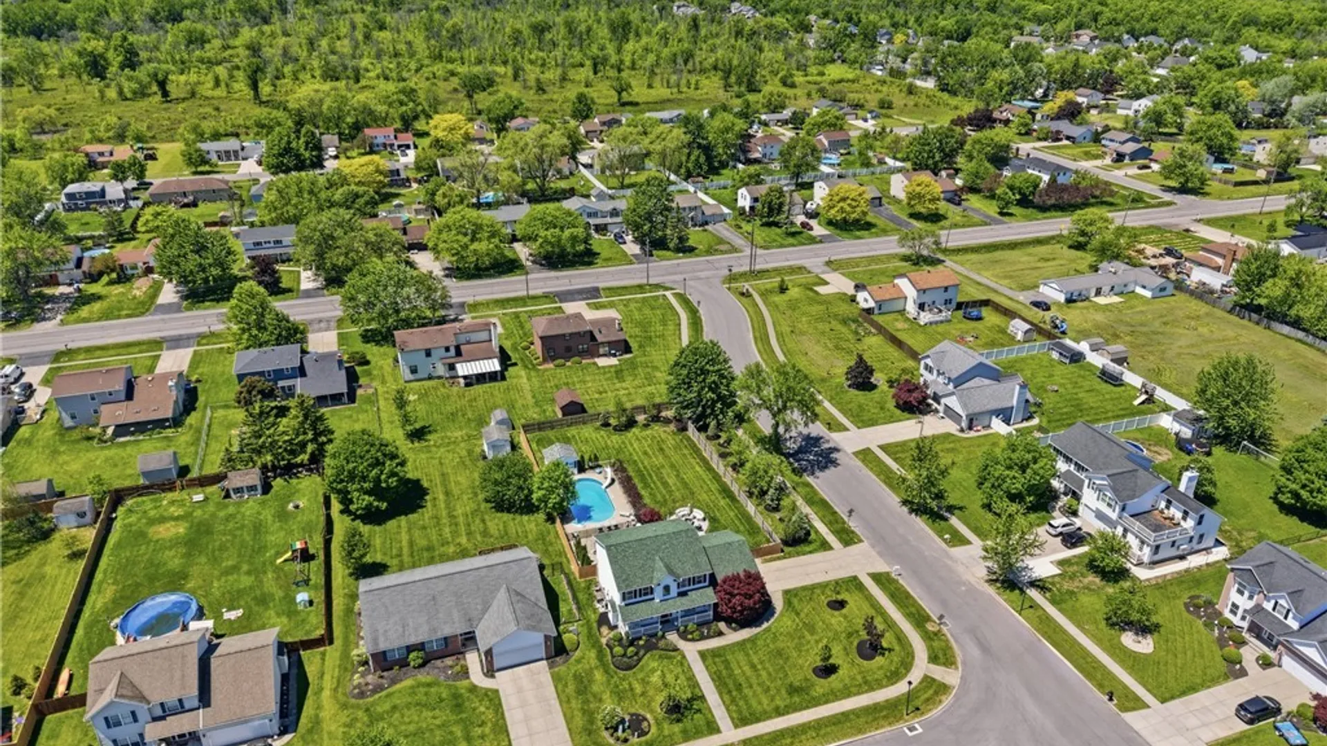 Property at 10 Island Park Circle, Grand Island, NY 14072 45