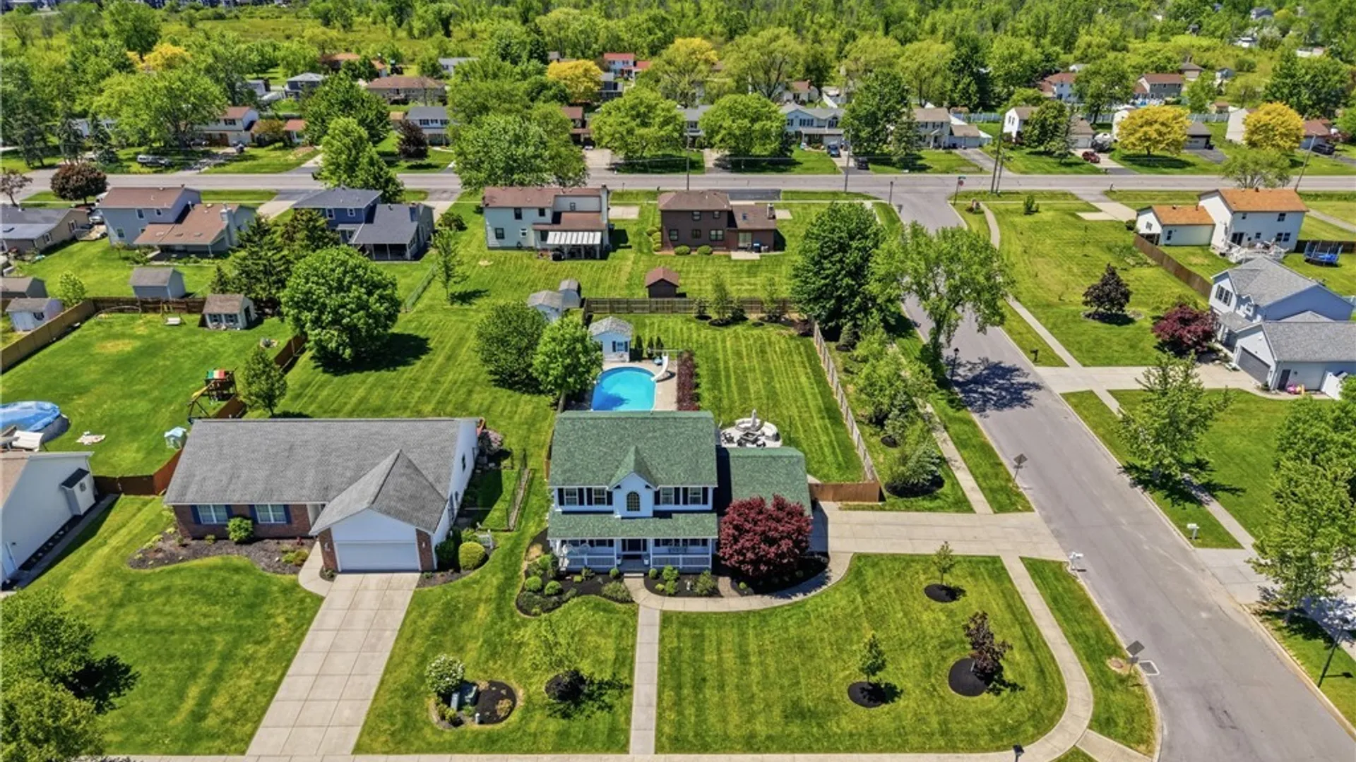 Property at 10 Island Park Circle, Grand Island, NY 14072 46