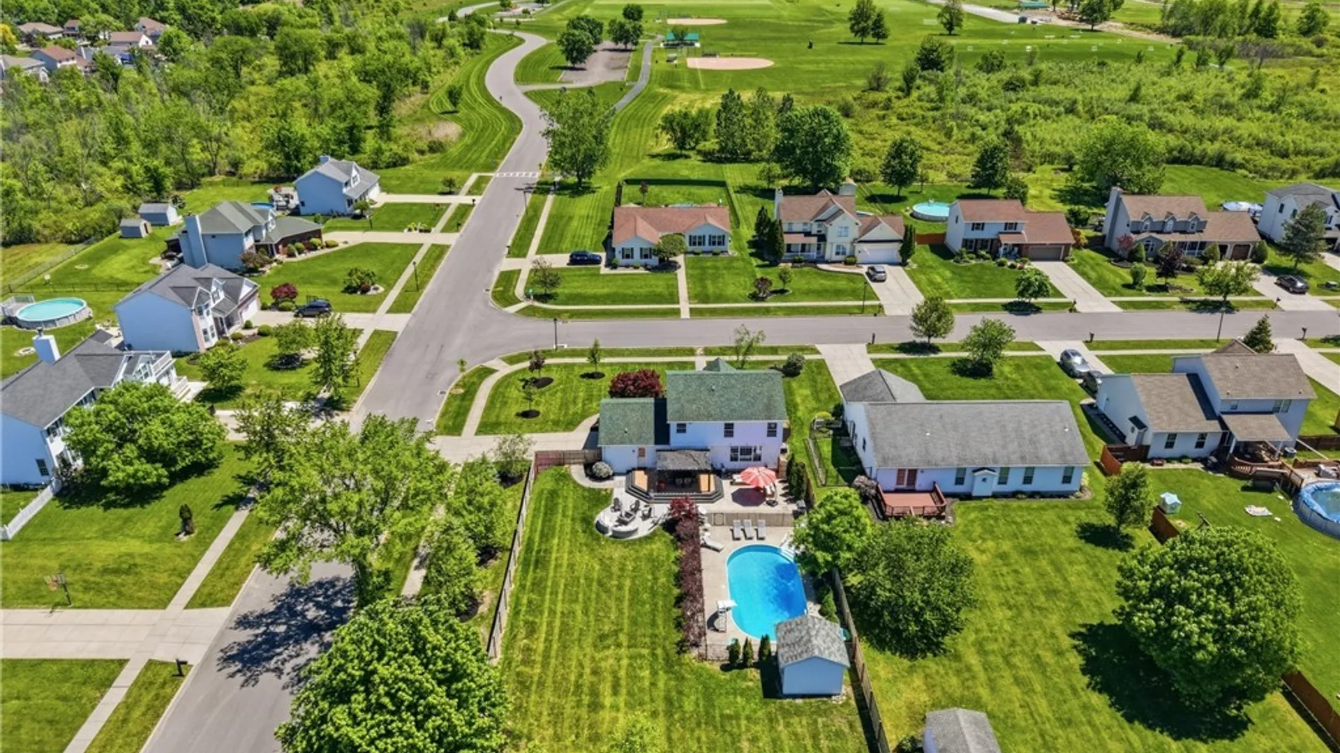 Property at 10 Island Park Circle, Grand Island, NY 14072 47