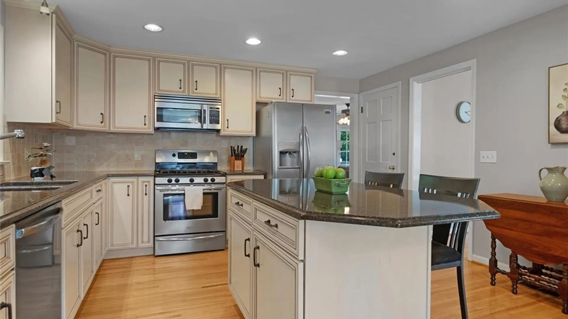 Property at 14 Burncoat, Pittsford, NY 14534 13