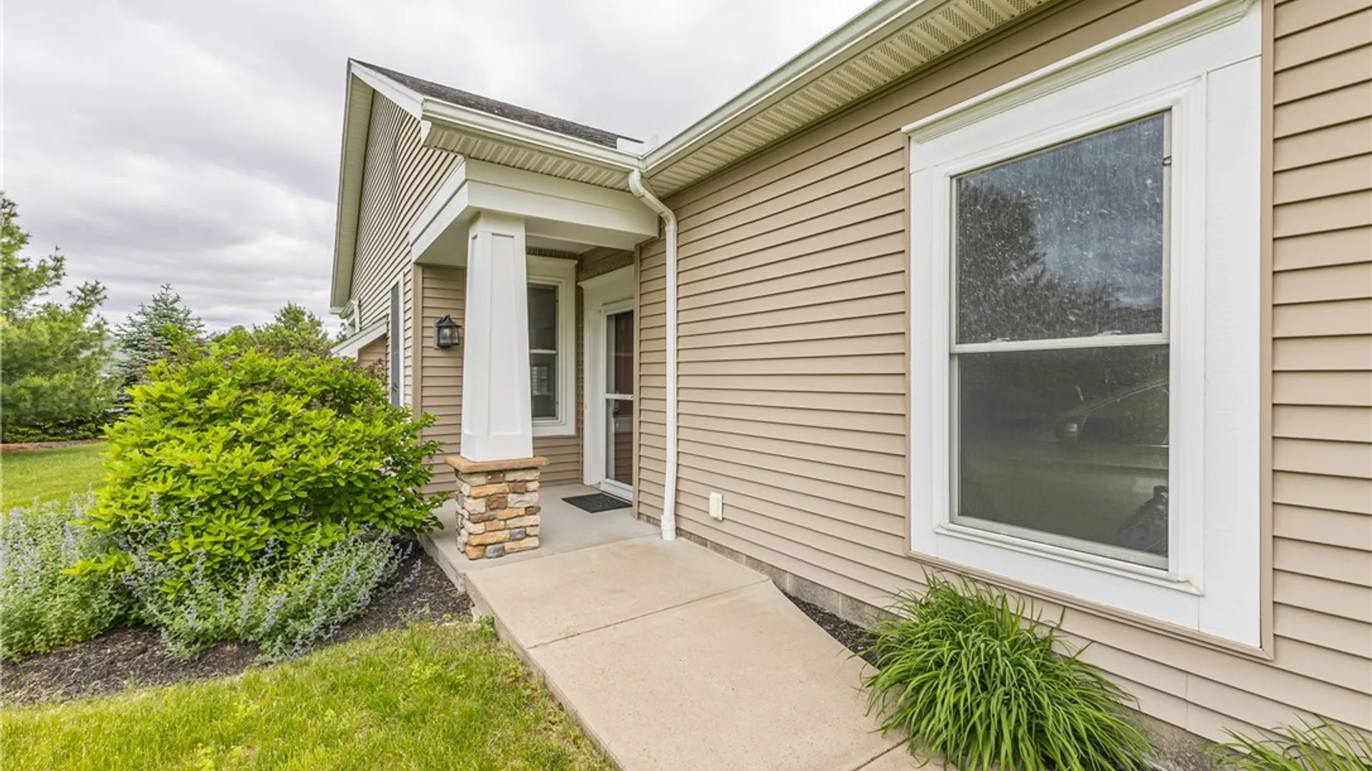 Property at 6934 Silverton Glen, Victor, NY 14564 3