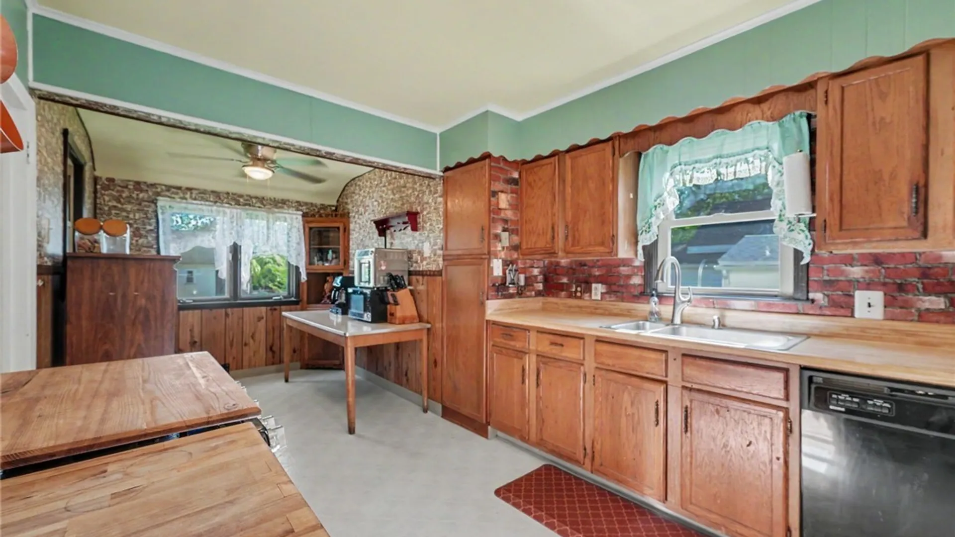 Property at 70 Orchard Avenue, Hamburg, NY 14219 12