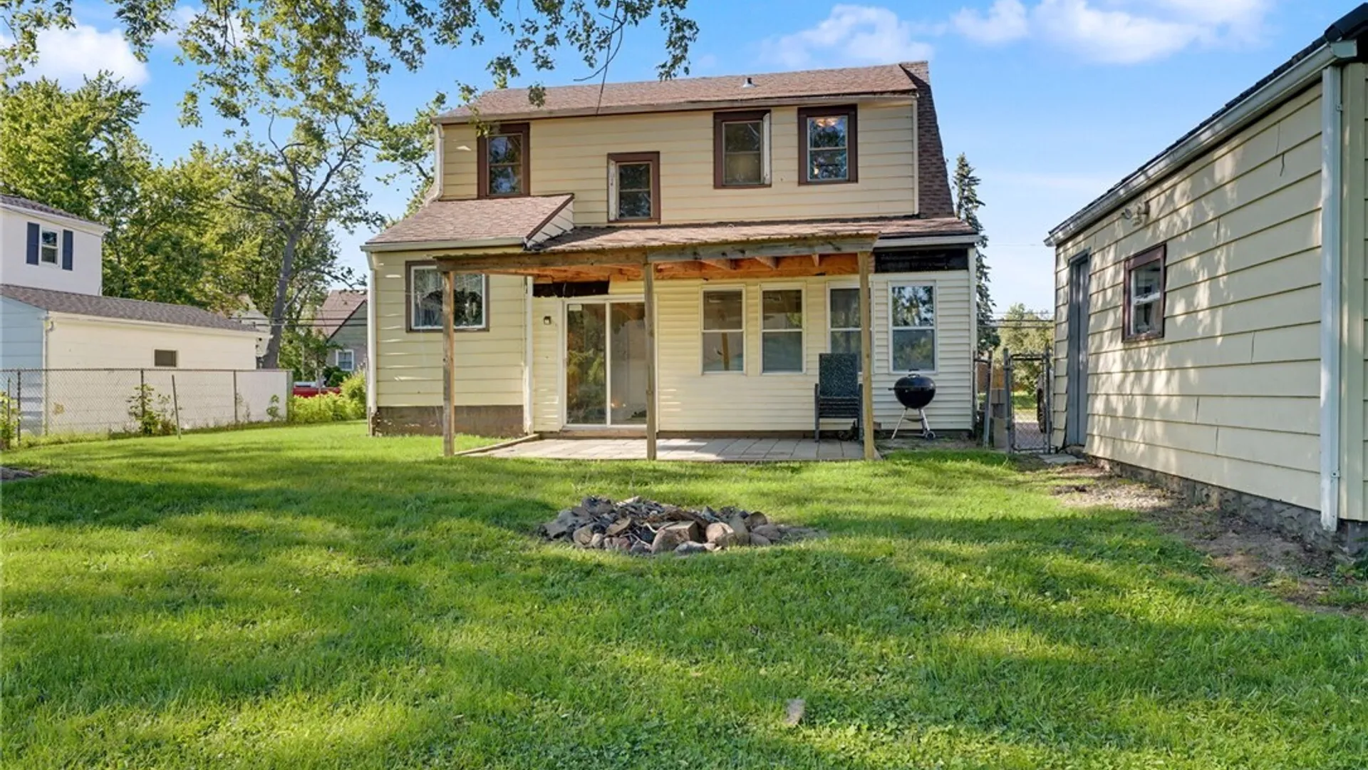 Property at 70 Orchard Avenue, Hamburg, NY 14219 5