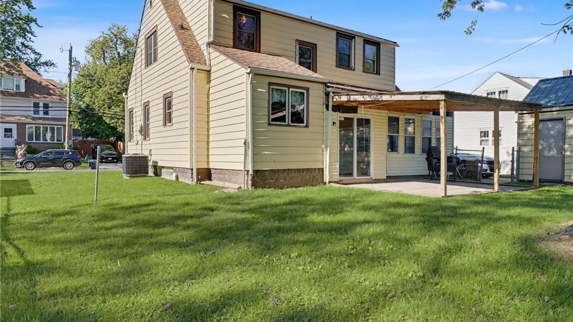 Property at 70 Orchard Avenue, Hamburg, NY 14219 6