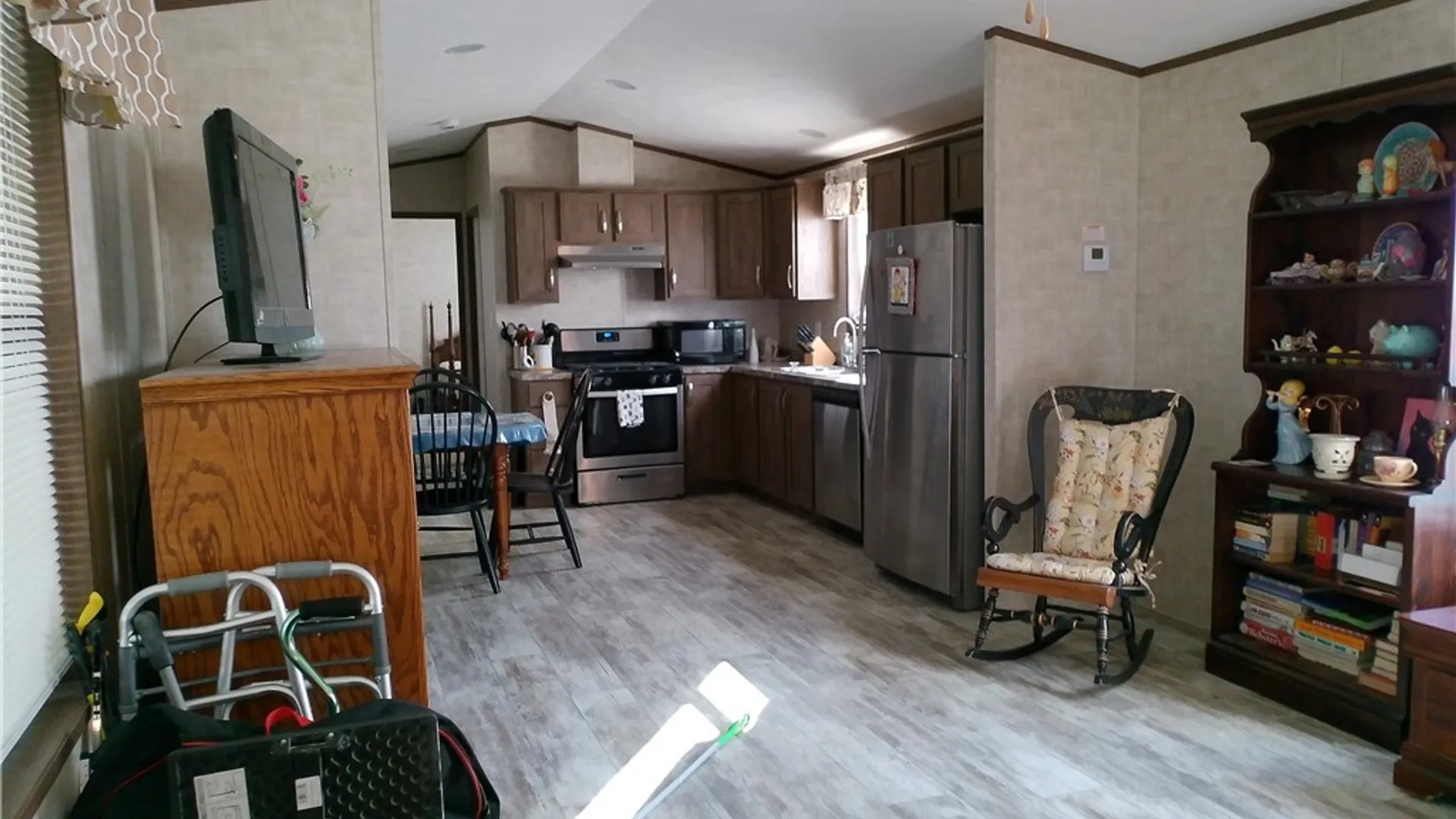 Property at 29 Xavier Road, Clarence, NY 14031 11