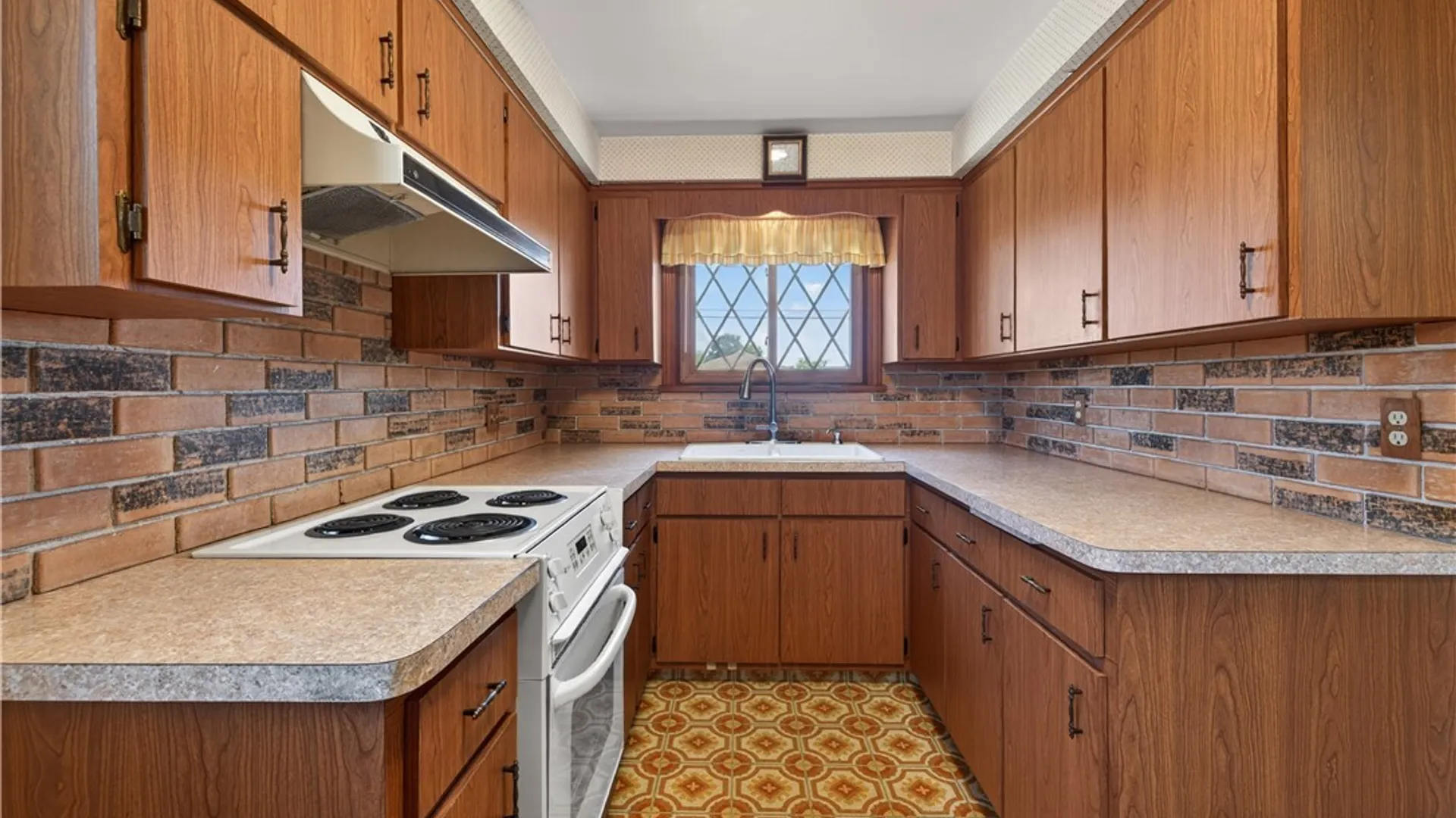 Property at 2918 Seneca Avenue, Niagara Falls, NY 14305 9