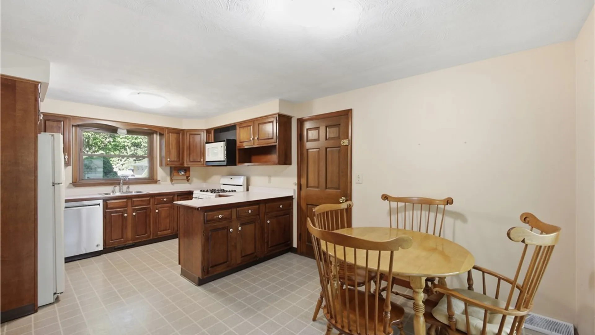 Property at 901 Park Avenue, North Tonawanda, NY 14120 25