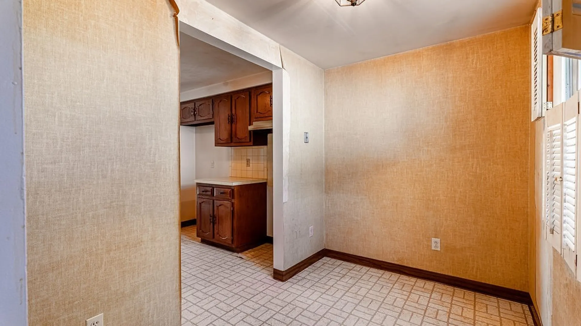 Property at 666 W Ferry Street, Buffalo, NY 14222 9