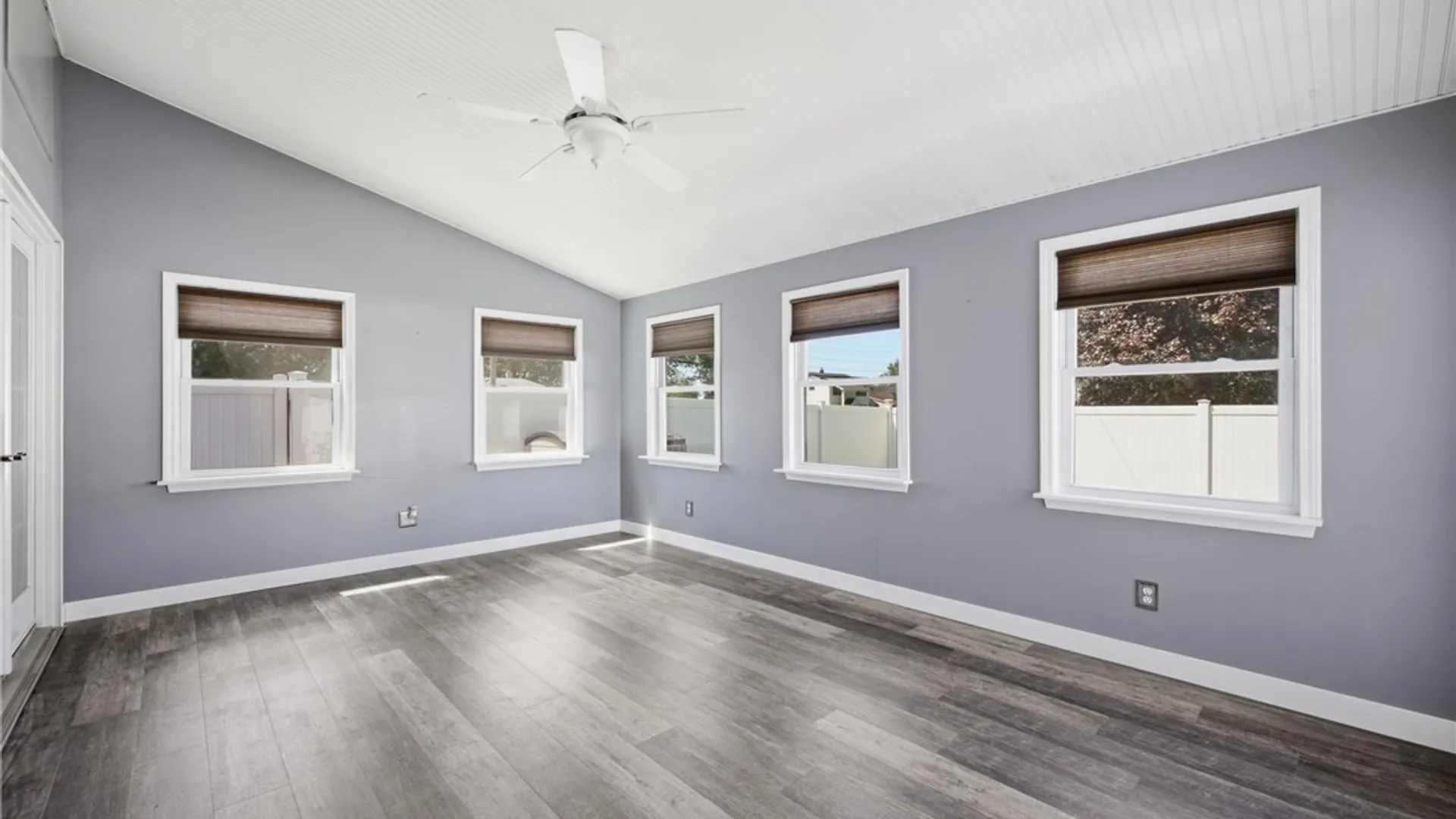 Property at 567 Borden Road, Cheektowaga, NY 14227 28