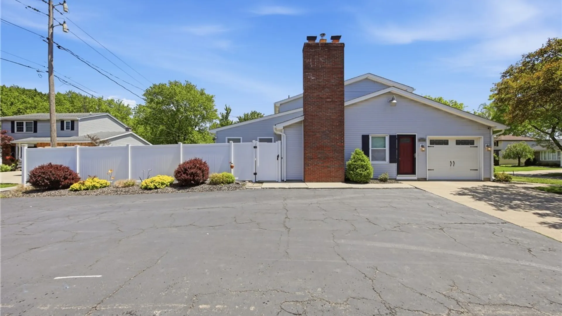 Property at 567 Borden Road, Cheektowaga, NY 14227 4