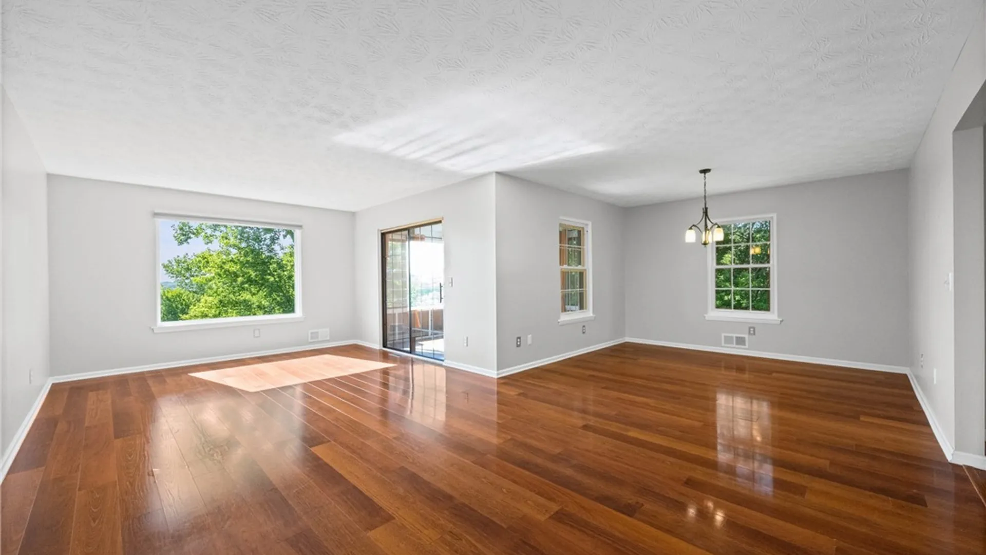 Property at 28 Beacon HI, Perinton, NY 14450 14