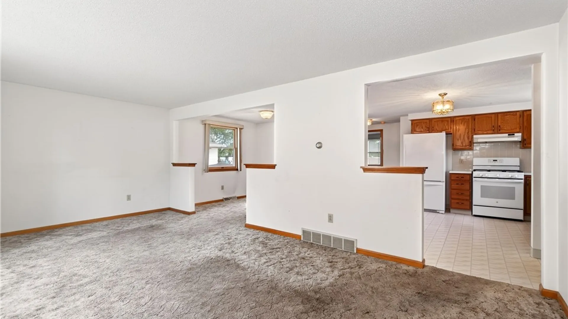 Property at 144 Hillpine Road, Cheektowaga, NY 14227 13