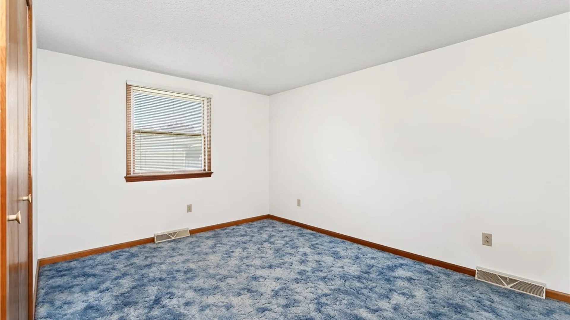 Property at 144 Hillpine Road, Cheektowaga, NY 14227 14
