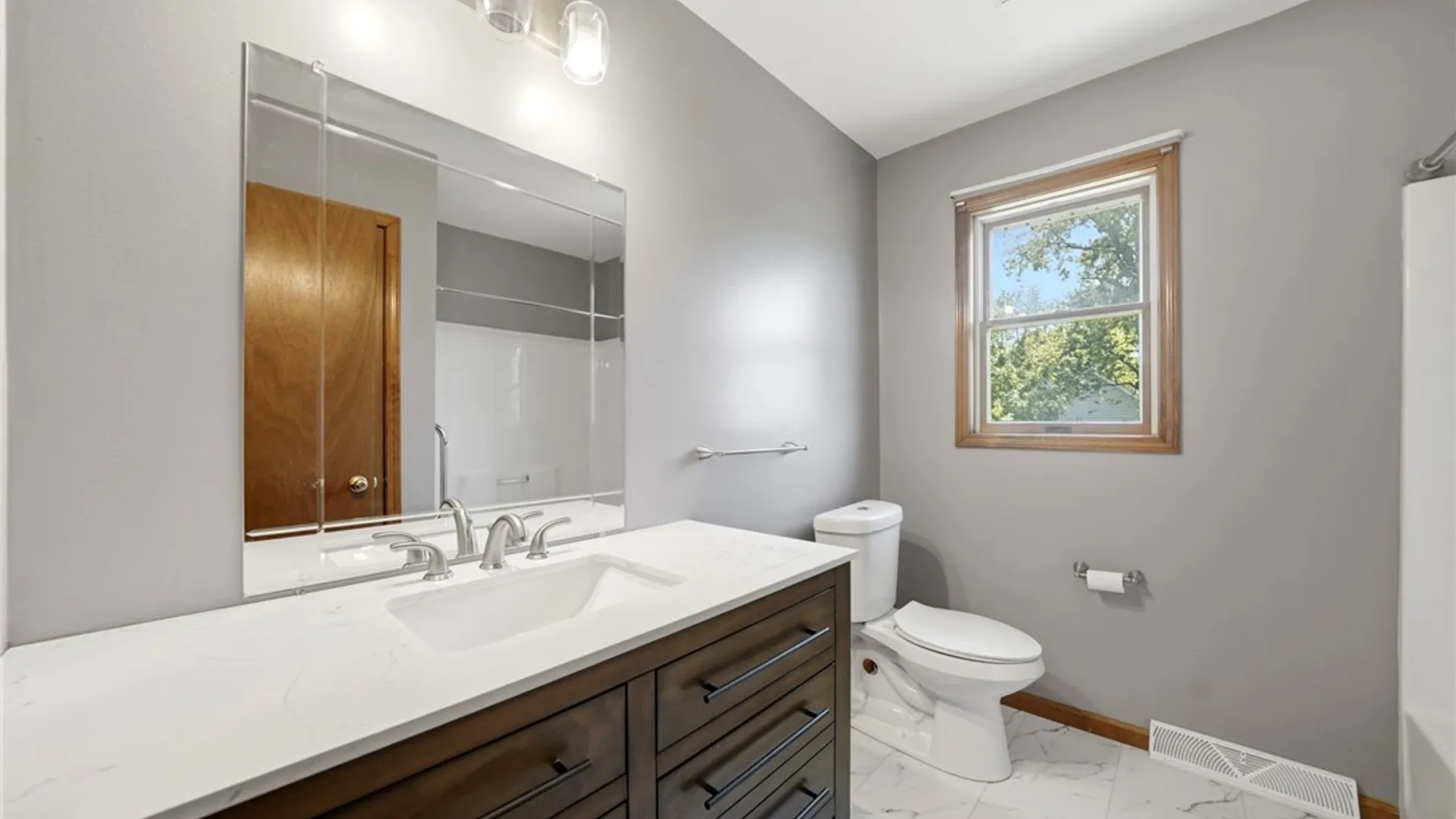 Property at 555 Lakeview Avenue, Orchard Park, NY 14127 14