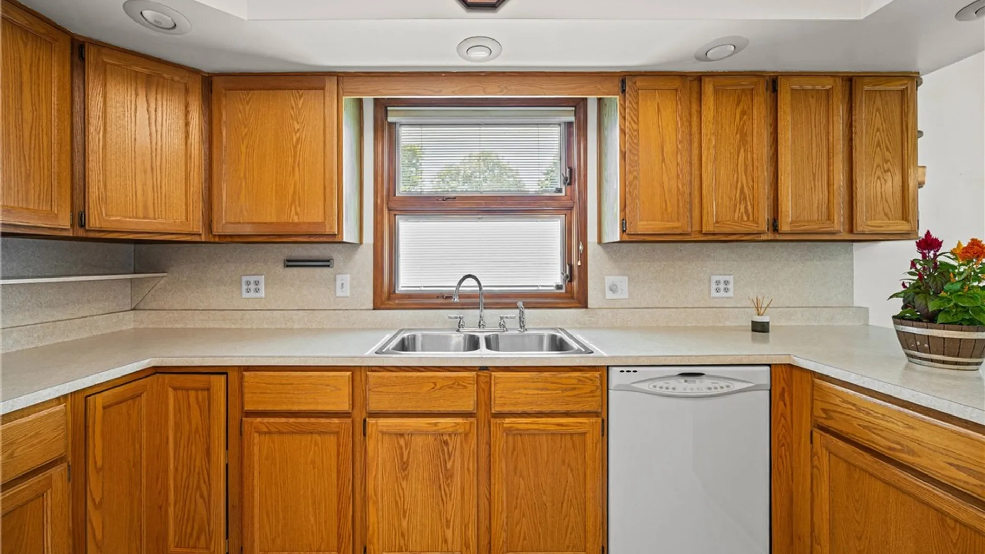 Property at 400 Noridge Dr, Irondequoit, NY 14622 13