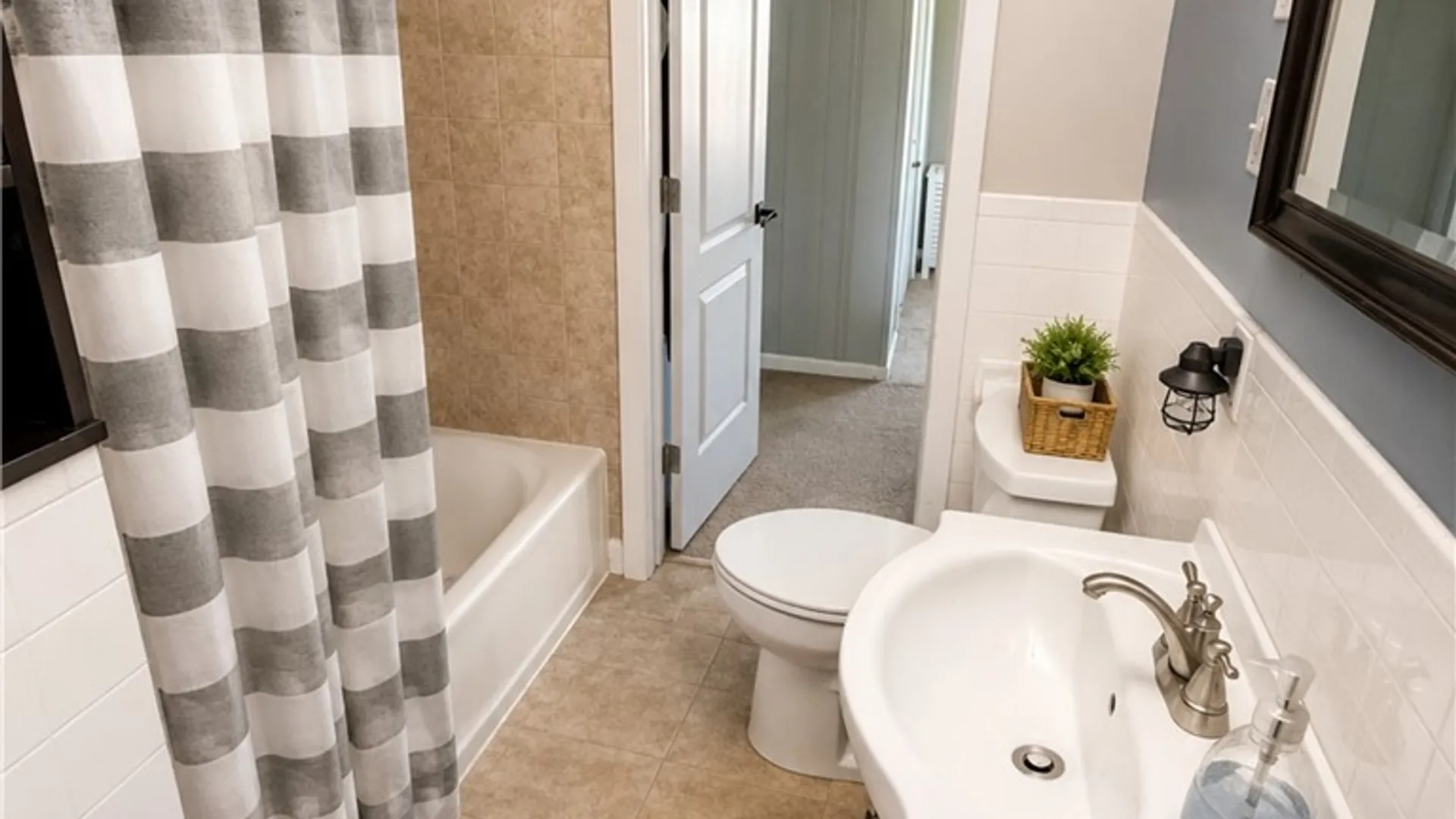 Property at 45 Emerald Drive, West Seneca, NY 14224 15
