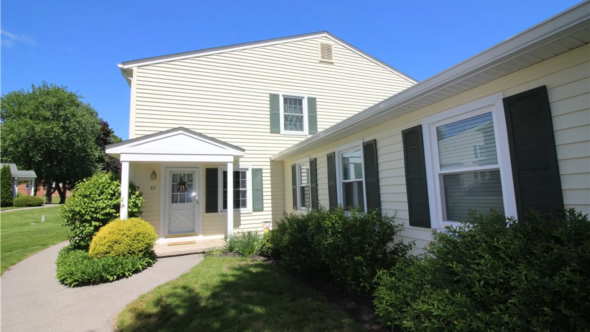Property at 37 Heron Way, Perinton, NY 14450 21