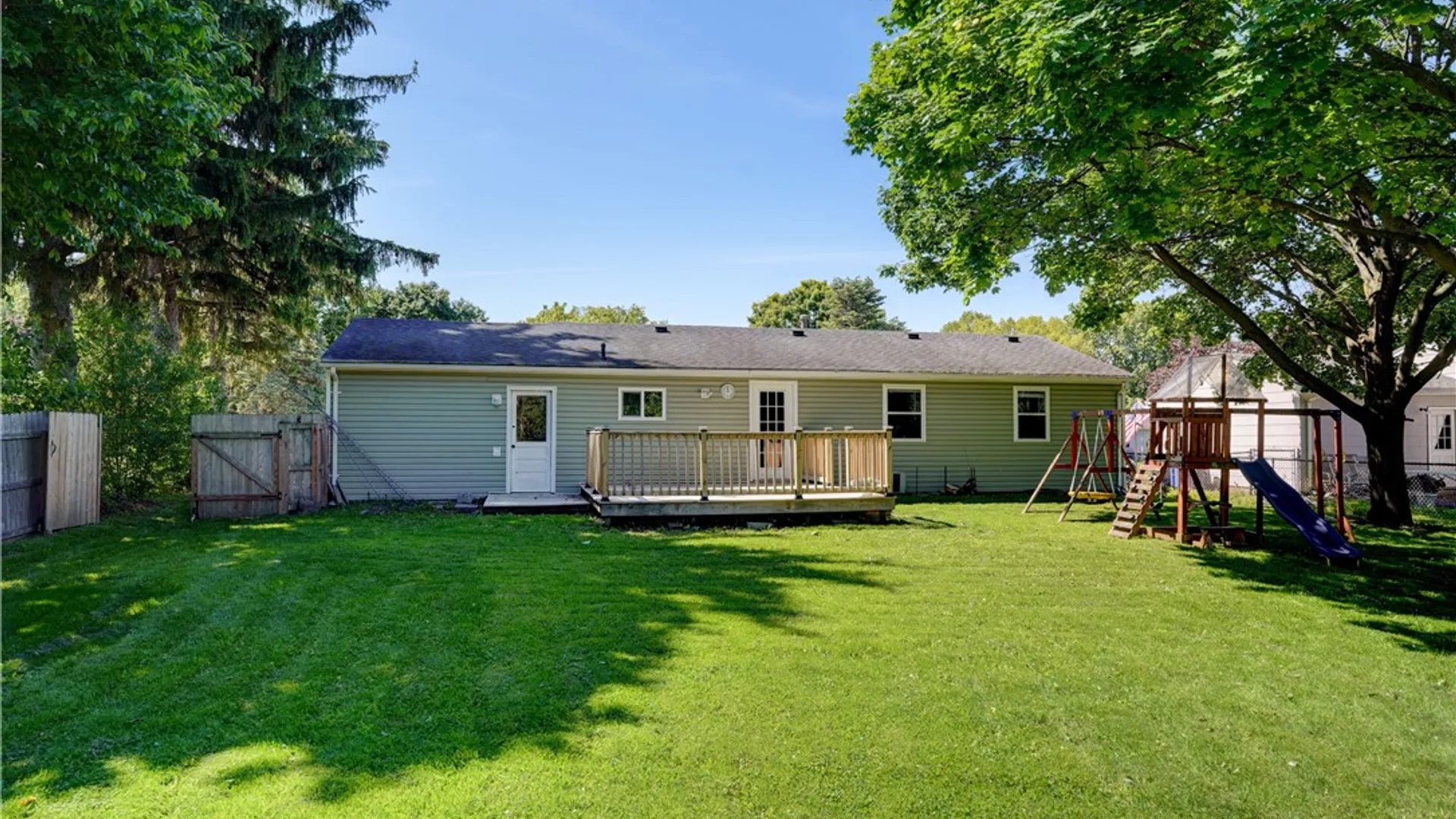 Property at 32 New Gate Drive, Henrietta, NY 14467 41